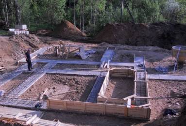 Budowa fundamentów - jak prawidłowo je wykonać podczas budowy domu?